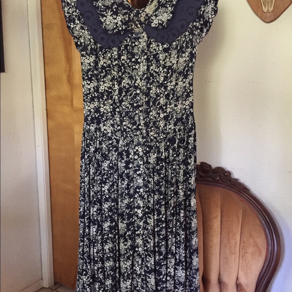 Dress - Picture 2 of 4